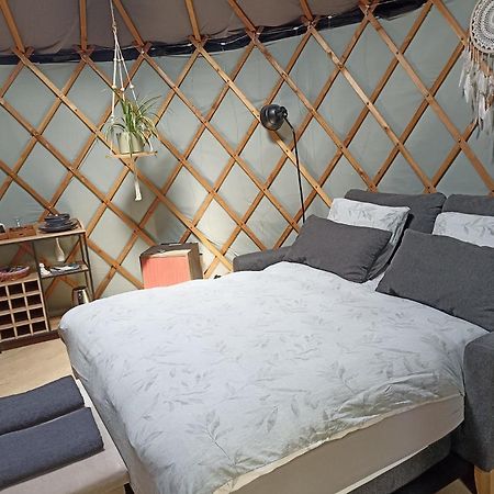 L'Echappee Au Jardin, Yourte Bucolique Godinne Екстериор снимка